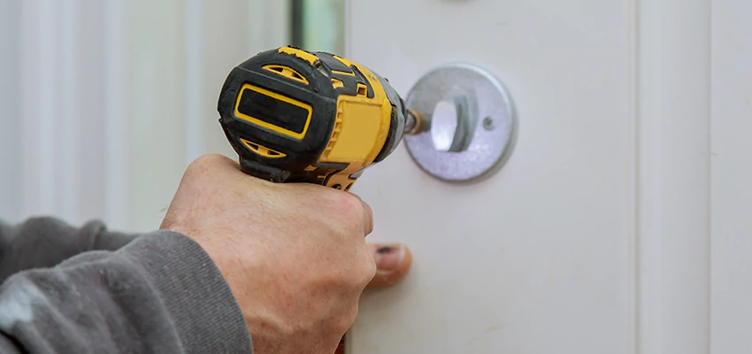 Street Locksmith For Smart Lock Repair in Palm Beach Gardens, FL