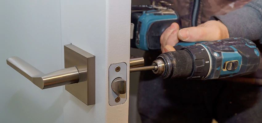 Broken Door Handle Lock Repair in Palm Beach Gardens, Florida